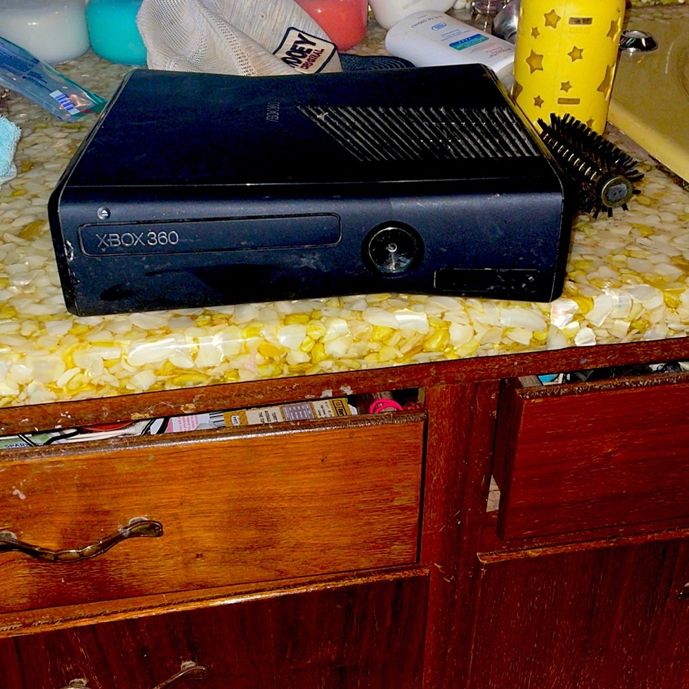 I’m selling a Xbox 360 the brand is from Microsoft height of 3.1 width 12”2 blak